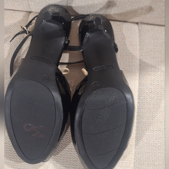 Nine West Hanken Peep Toe Sandals. 5" high- heels - Picture 7 of 9